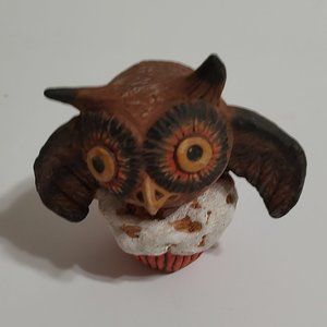 Debra Schoch Halloween Owl Cupcake - Bethany Lowe